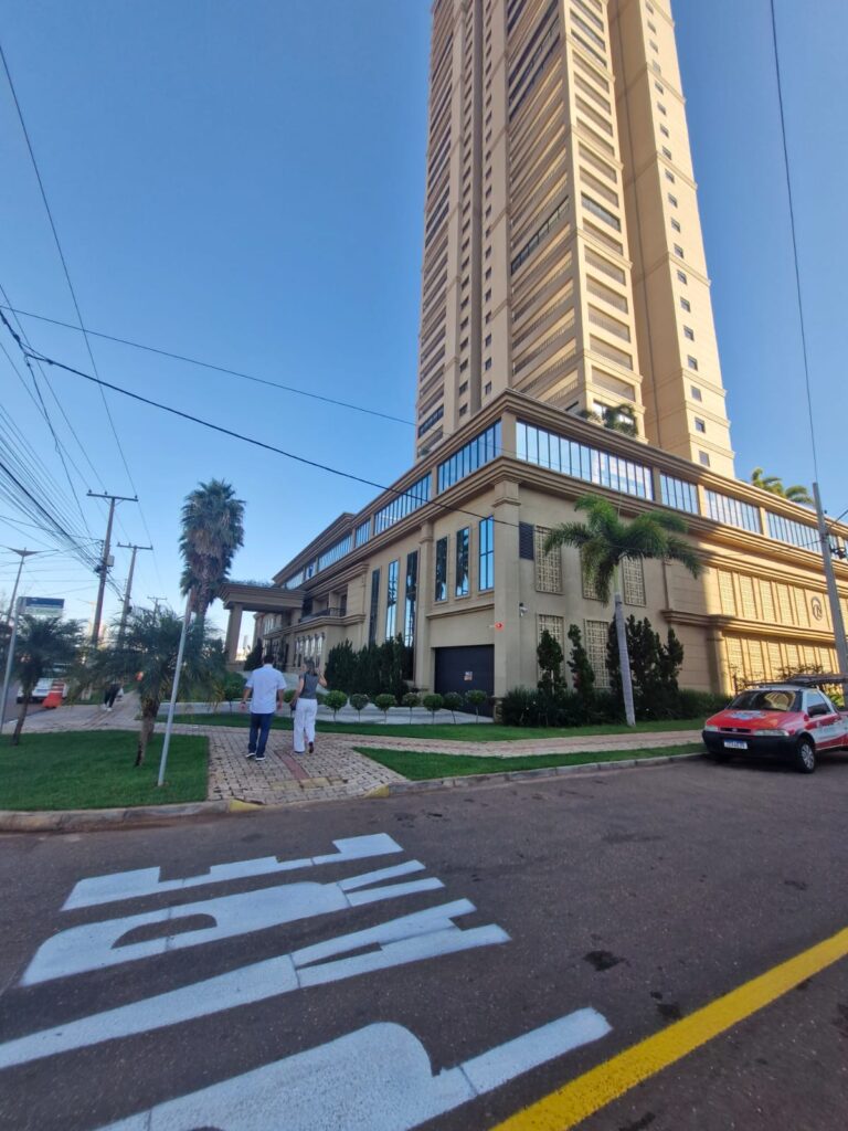 Vende-se apartamento novo no “Splendore” em andar alto com vista privilegiada