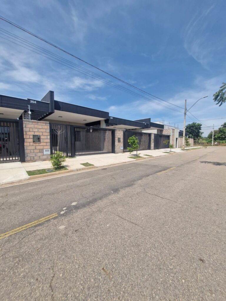 Casa para Alugar no Villa do Sol Co.House em Rondonópolis | 3 Quartos, Suíte, Churrasqueira e Condomínio Fechado