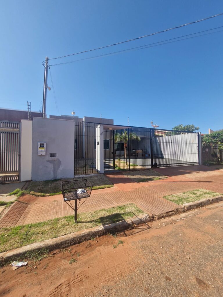 Casa para Alugar no Parque Sagrada Família – 3 Suítes e Piscina